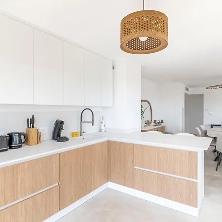 Апартаменты Lovely Flat With Terracce Антиб